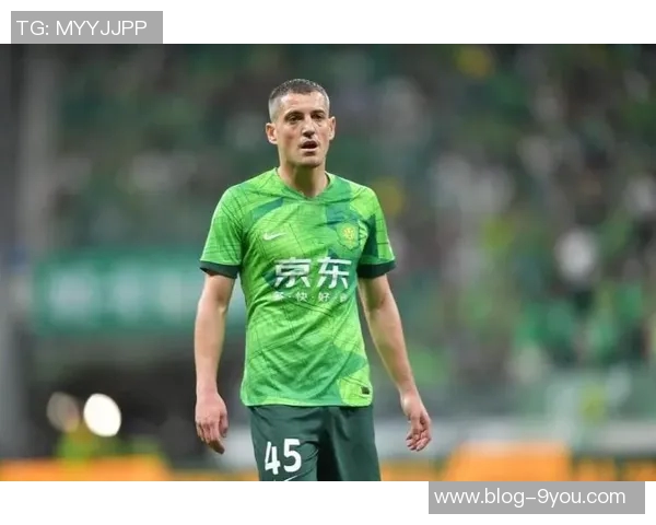 邓卓翔上赛季临危受命执教三镇今季未能入选新教练组引发关注